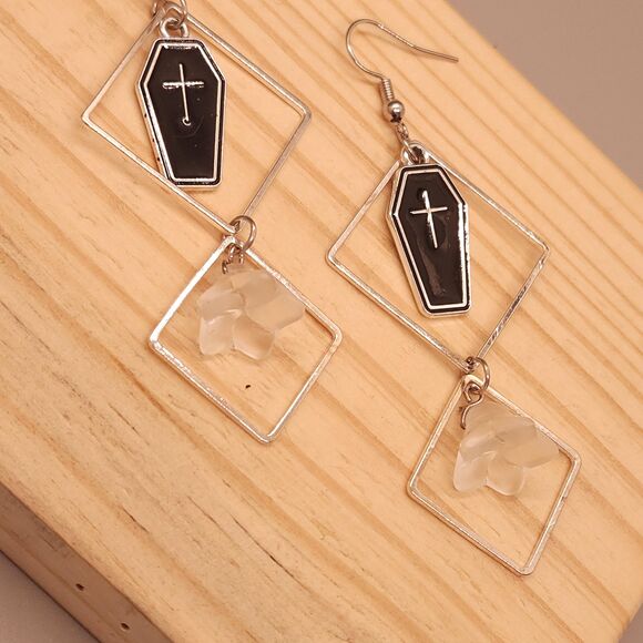 Diamond-Shaped Tiered Earrings with Coffin Charm and Flower - Picture 3 of 3